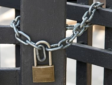 Κλείνει μετά από 15 χρόνια γνωστό πολυκατάστημα επίπλων της Αθήνας